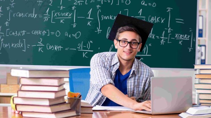 Mathematics degree curriculum with advanced and applied mathematical concepts