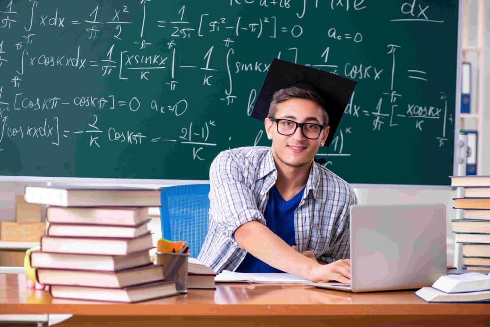 Mathematics degree curriculum with advanced and applied mathematical concepts